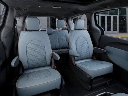 New 2027 Chrysler Pacifica Pinnacle w/ Theater Group AWD/4WD image 15