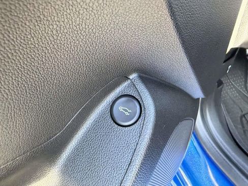 Used 2018 Chevrolet Cruze LT w/ Sun And Sound Package FWD image 21