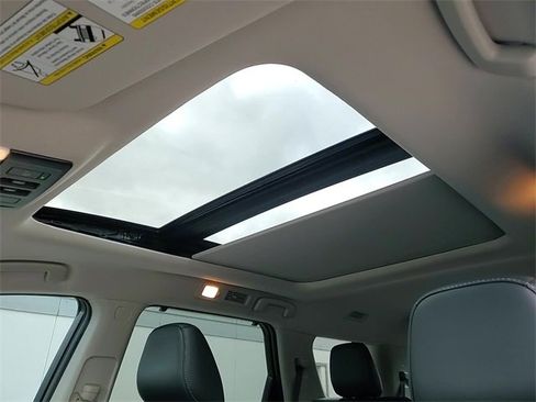 Used 2024 Nissan Pathfinder Platinum image 20