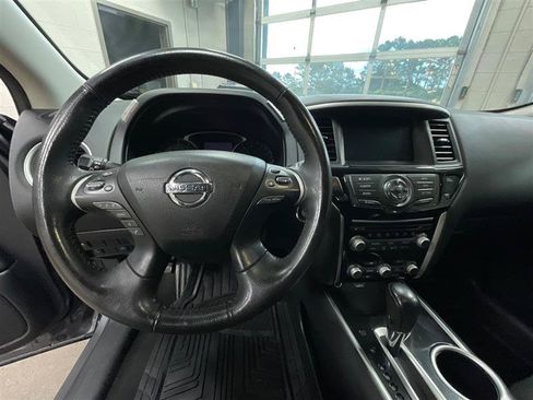 Used 2020 Nissan Pathfinder SV FWD image 13