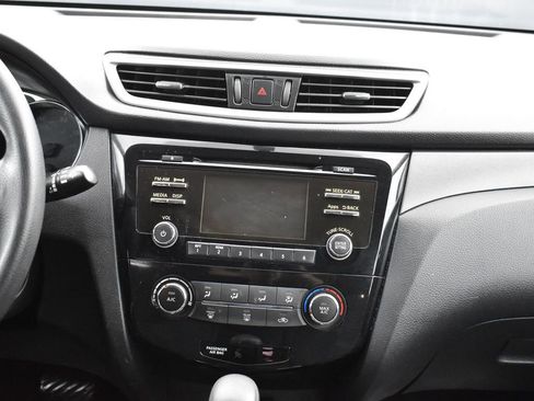 Used 2016 Nissan Rogue S image 22