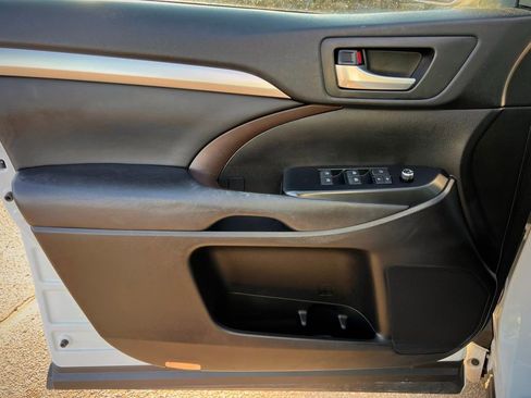 Used 2018 Toyota Highlander XLE image 37