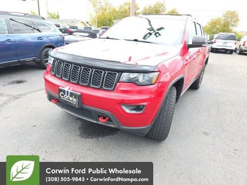 Used 2019 Jeep Grand Cherokee Trailhawk image 3