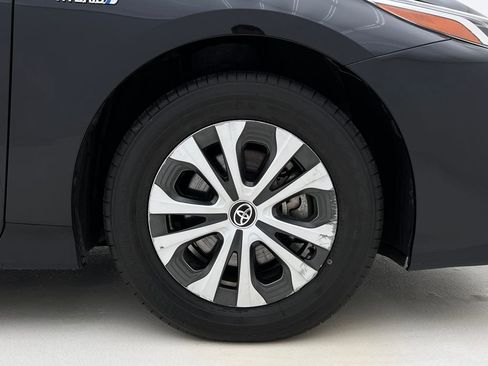 Used 2022 Toyota Prius Prime XLE image 28