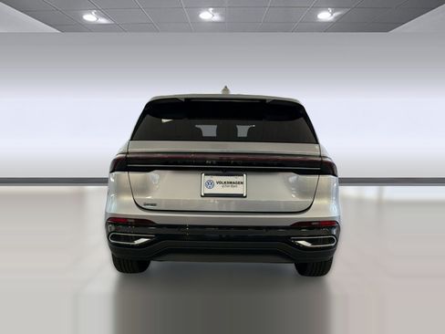 Used 2024 Lincoln Nautilus Premier AWD/4WD image 10