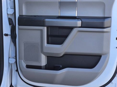 Used 2017 Ford F250 XLT w/ XLT Premium Package image 9