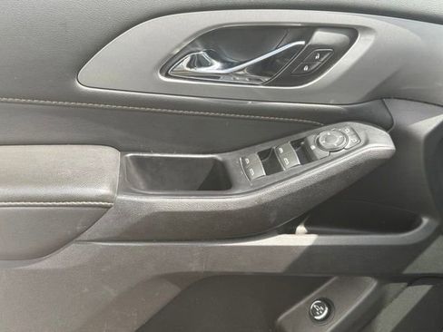 Used 2021 Chevrolet Traverse LT FWD image 25