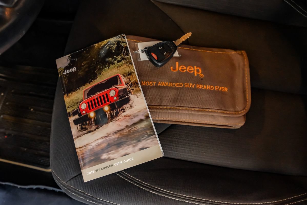 Used 2016 Jeep Wrangler Unlimited Sahara w/ Connectivity Group AWD/4WD image 62
