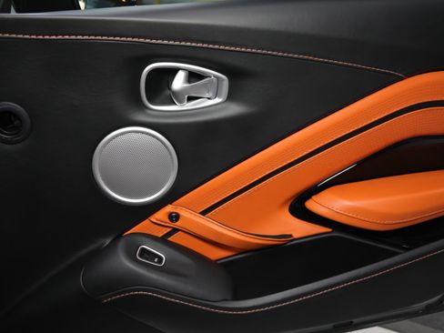Used 2019 Aston Martin V8 Vantage Coupe RWD image 33