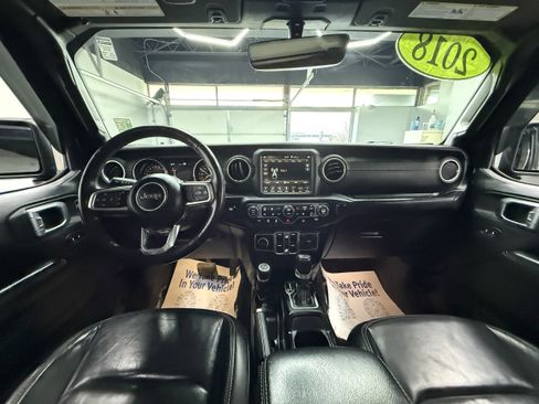 Used 2018 Jeep Wrangler Unlimited Sahara w/ Uconnect 4C Nav & Sound Group AWD/4WD image 13