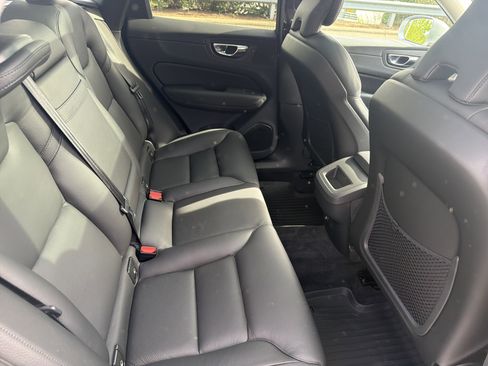 Used 2019 Volvo XC60 T5 Momentum w/ Multimedia Package FWD image 22