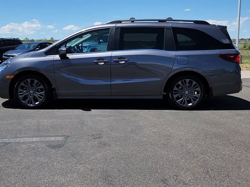 Used 2025 Honda Odyssey Touring image 2