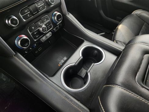 Used 2024 GMC Yukon XL SLT image 21