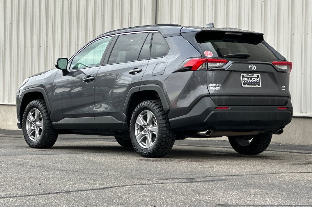 Used 2025 Toyota RAV4 XLE AWD/4WD image 5
