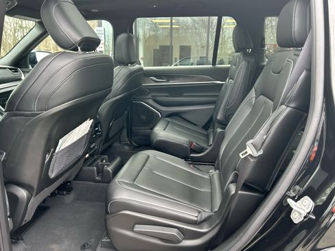 Used 2025 Jeep Grand Cherokee L Limited w/ Black Appearance Package image 36