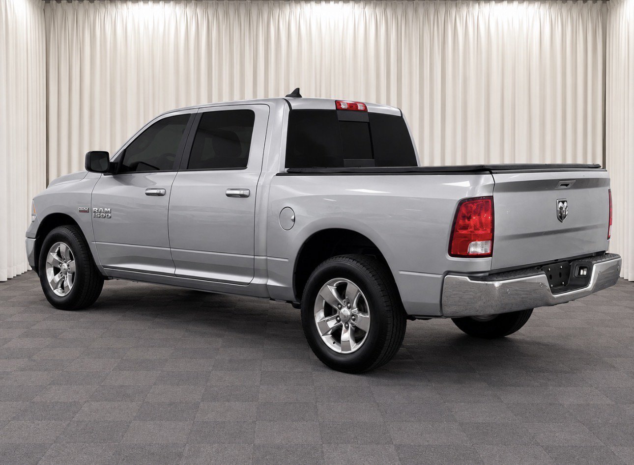 Used 2019 RAM 1500 Classic SLT w/ Luxury Group AWD/4WD image 6