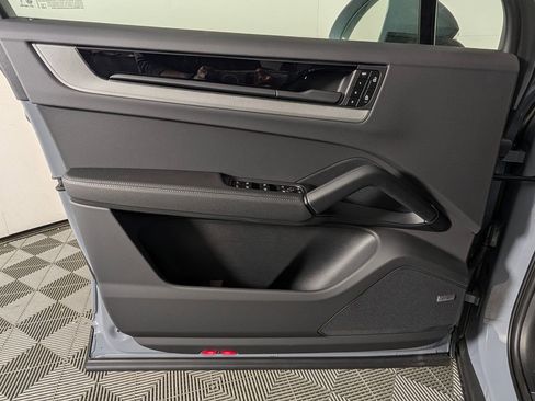 New 2026 Porsche Cayenne image 25