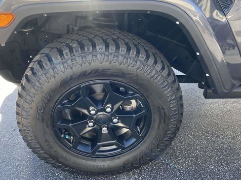 Used 2021 Jeep Gladiator Willys image 25