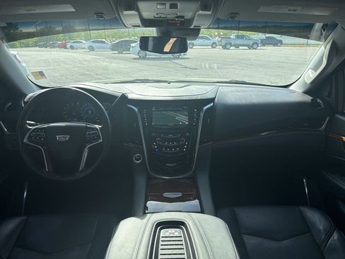 Used 2019 Cadillac Escalade Premium Luxury AWD/4WD image 25
