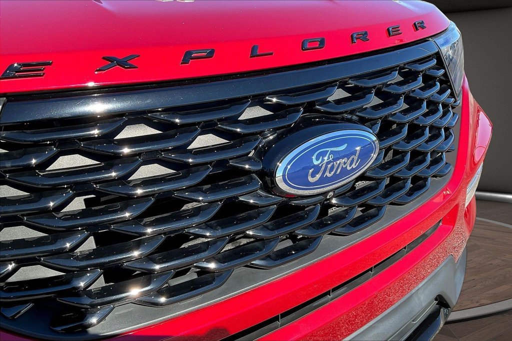 Used 2023 Ford Explorer ST-Line w/ Class IV Trailer Tow Package RWD image 37