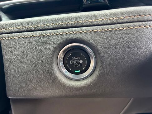 Used 2025 Cadillac Escalade Premium Luxury RWD image 31