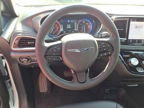 New 2026 Chrysler Pacifica Select w/ S Appearance Package FWD image 5