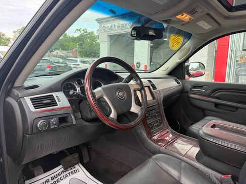 Used 2014 Cadillac Escalade ESV Luxury AWD/4WD image 11