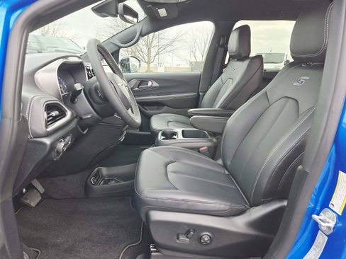 New 2026 Chrysler Pacifica Select w/ S Appearance Package FWD image 12