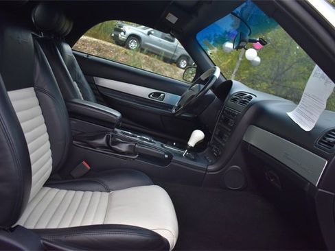 Used 2003 Ford Thunderbird Base image 14