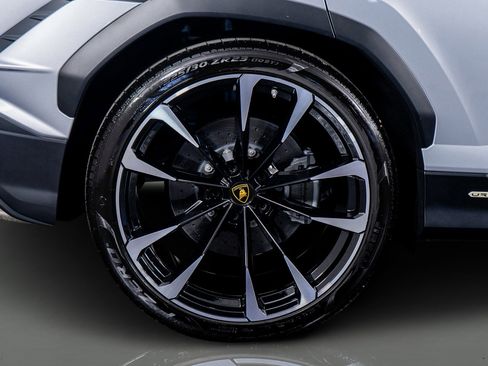 Used 2024 Lamborghini Urus S image 7