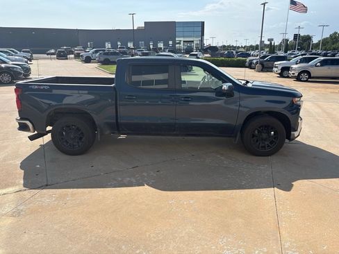 Used 2020 Chevrolet Silverado 1500 LT w/ Convenience Package AWD/4WD image 3