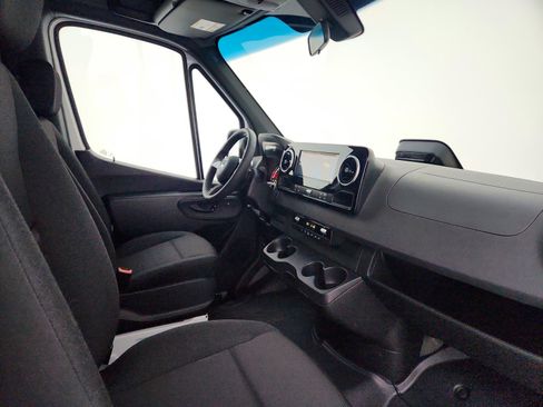 New 2025 Mercedes-Benz Sprinter 2500 image 12