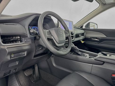 New 2026 Toyota Grand Highlander XLE image 13