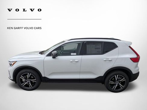 New 2026 Volvo XC40 B5 Core w/ Climate Package image 7