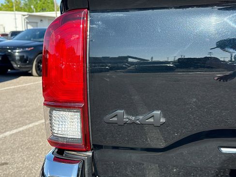Used 2022 Toyota Tacoma SR5 image 10