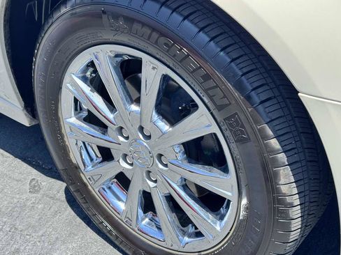 Used 2011 Buick Lucerne CXL FWD image 18