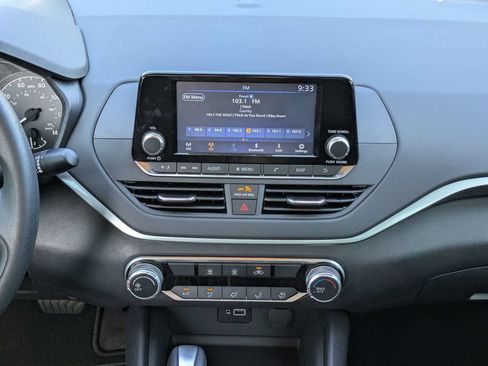 Used 2022 Nissan Altima 2.5 S FWD image 16