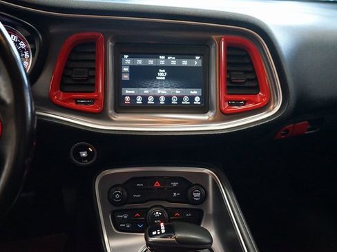 Used 2019 Dodge Challenger SXT image 6
