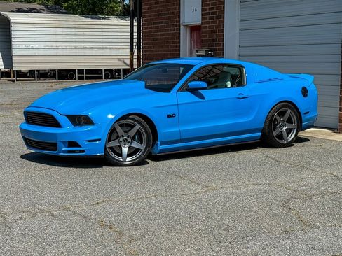 Used 2013 Ford Mustang GT RWD image 8