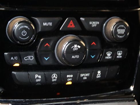 Used 2019 Jeep Grand Cherokee Altitude AWD/4WD image 41