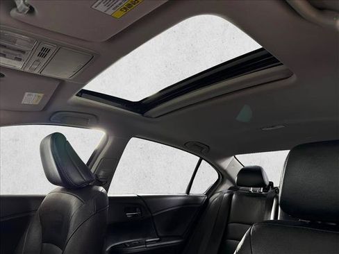 Used 2017 Honda Accord Touring image 2