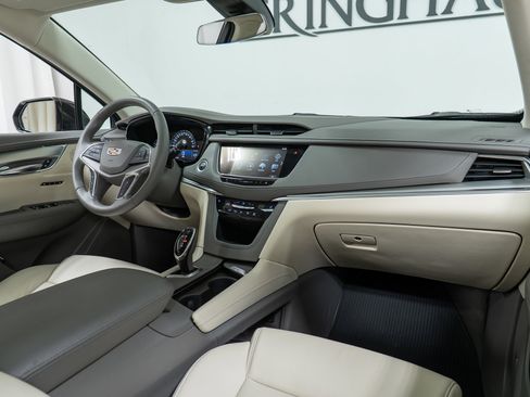 Used 2018 Cadillac XT5 Luxury w/ Driver Awareness Package AWD/4WD image 14