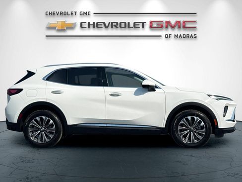 Used 2024 Buick Envision Preferred AWD/4WD image 2