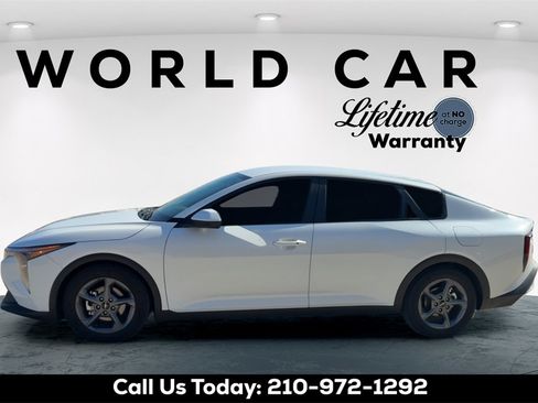 Certified 2025 Kia K4 image 6