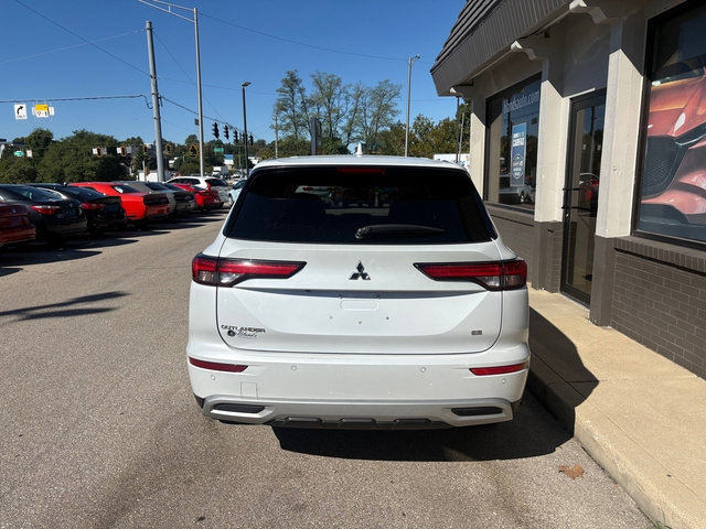 Used 2024 Mitsubishi Outlander SE FWD image 4