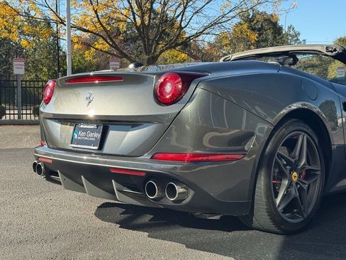 Used 2016 Ferrari California T image 27