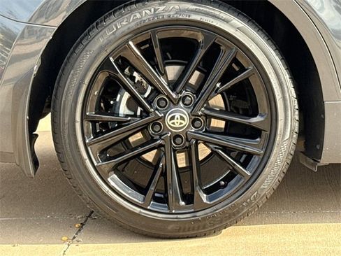 Used 2025 Toyota Camry SE image 9