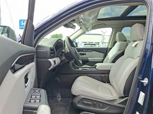 New 2025 Honda Pilot Touring image 11