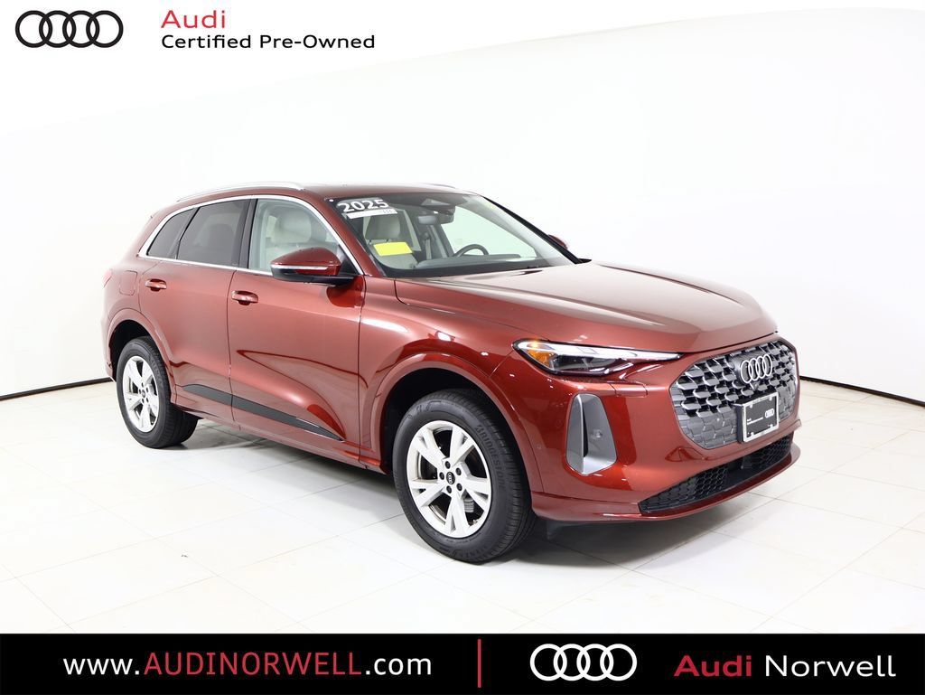 Certified 2025 Audi Q5 Premium AWD/4WD image 1