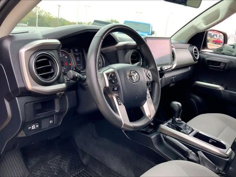 Used 2019 Toyota Tacoma SR5 image 17